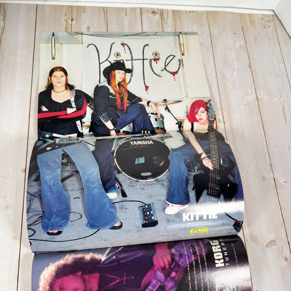 Guitar World Dec 2001 Pink Floyd Poster SRV STP Strokes Magazine